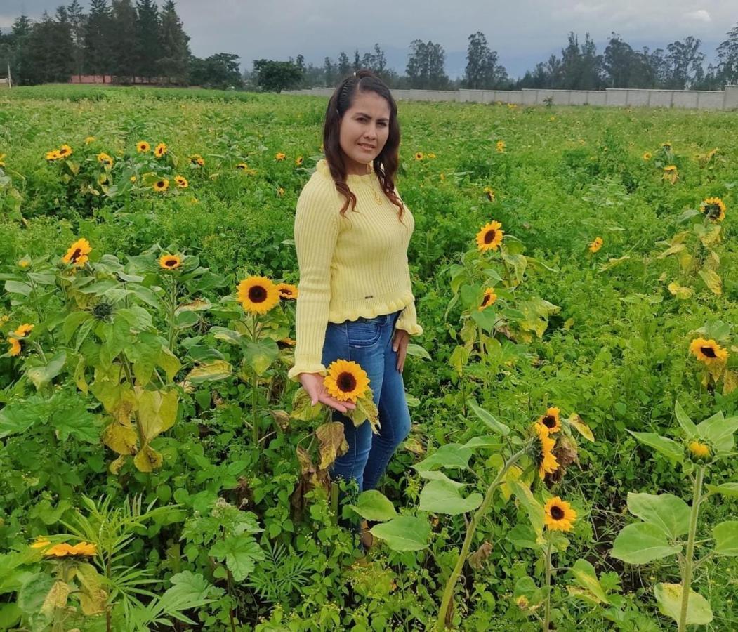 Hospedaje El Girasol Tababela Quito Exteriör bild