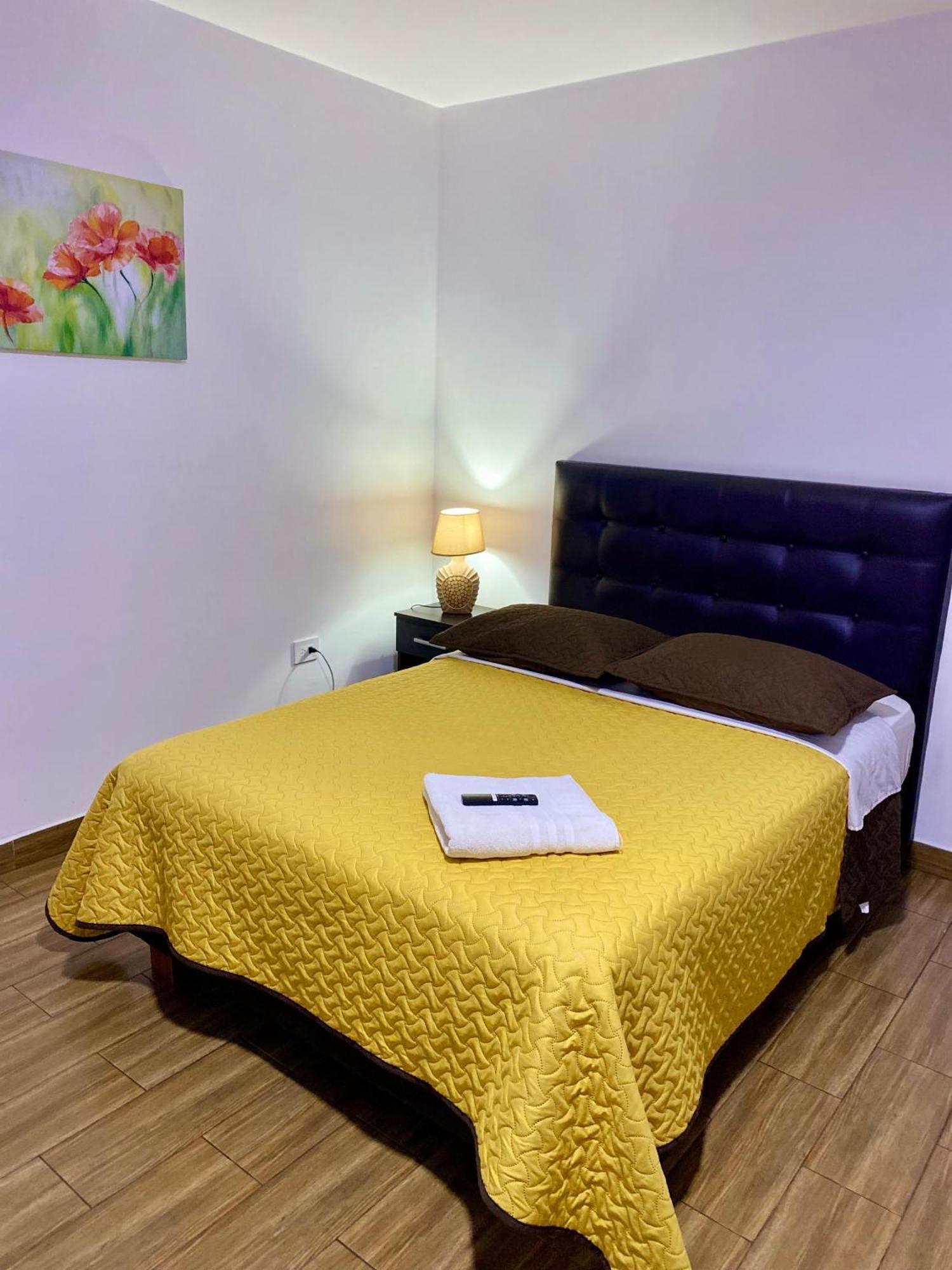 Hospedaje El Girasol Tababela Quito Exteriör bild